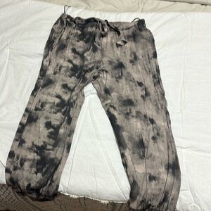 Easel joggers